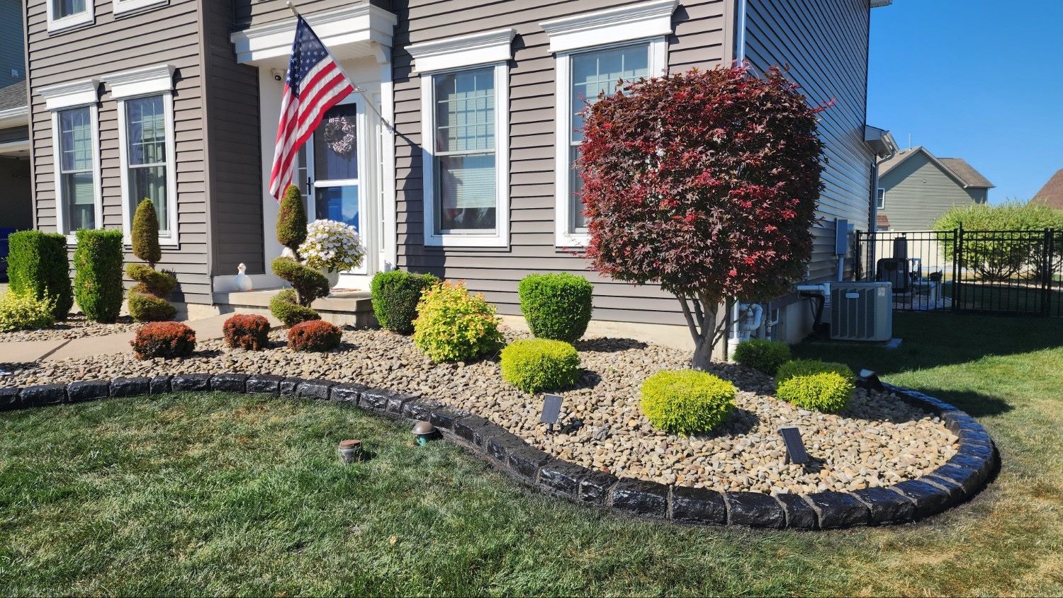 Curved decorative curbing around a stone bed