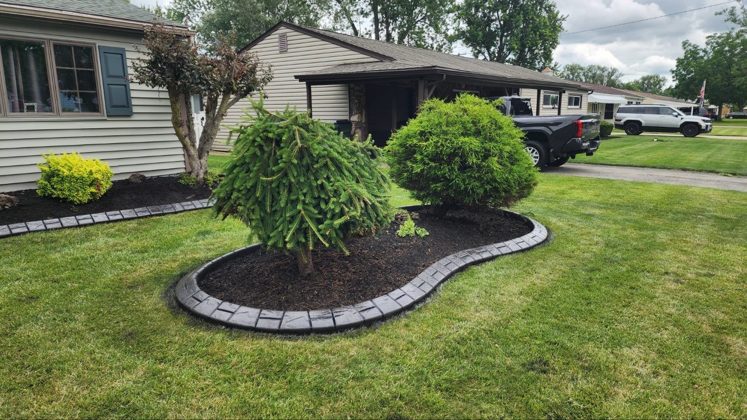Decorative curbing around a mulched bed